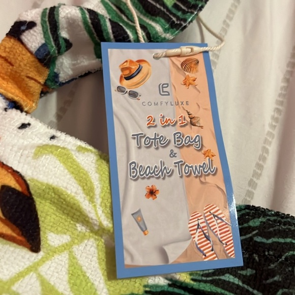 New tote bag with beach towel NWT - Picture 2 of 5